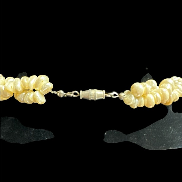 Twisted Freshwater Pearls or Biwa Pearls Necklace. Beautiful. (C-c) 18” - Picture 3 of 3
